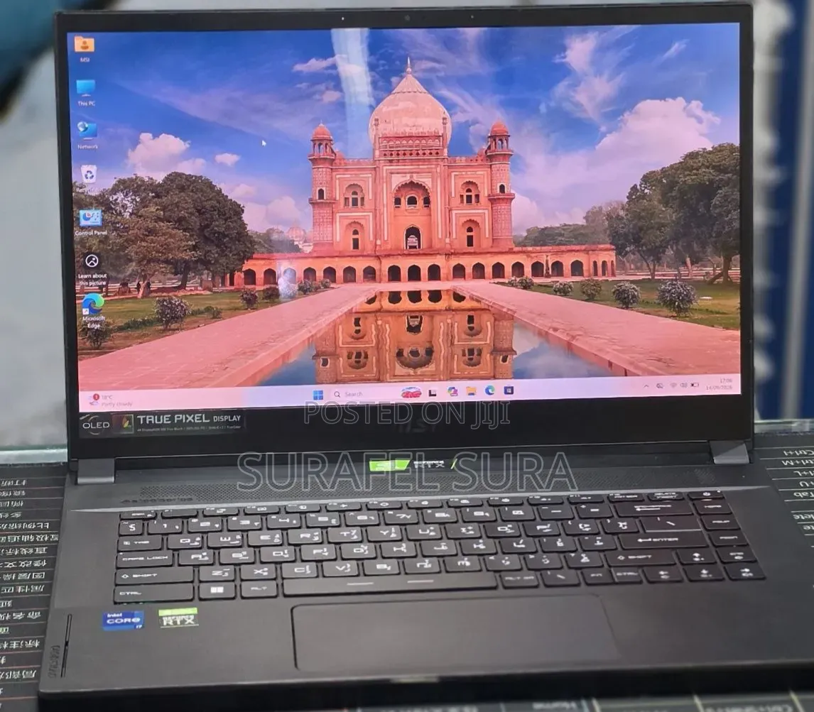 New Laptop MSI Creator 17 B11UE-224 32GB Intel Core i7 SSD 1T