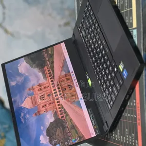 New Laptop MSI Creator 17 B11UE-224 32GB Intel Core i7 SSD 1T
