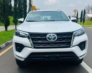 Toyota Fortuner 2023 White