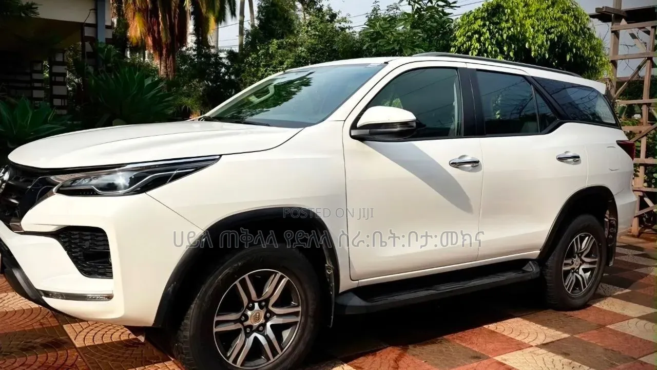 Toyota Fortuner 2023 White