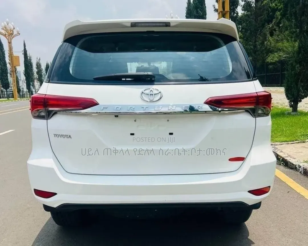 Toyota Fortuner 2023 White