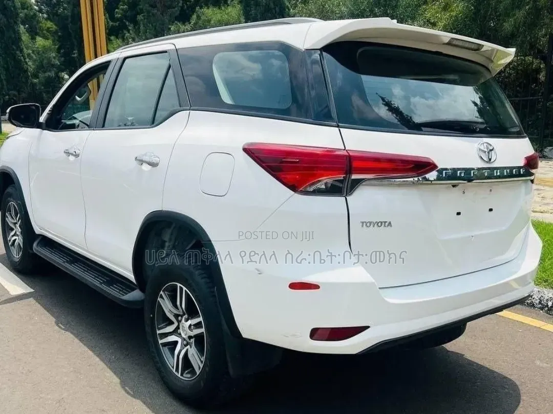 Toyota Fortuner 2023 White