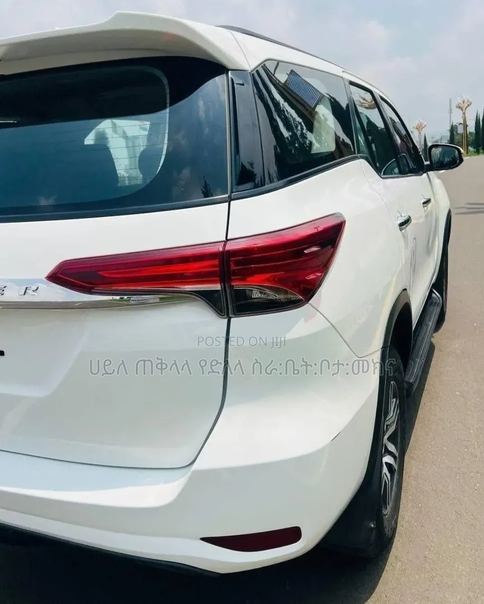 Toyota Fortuner 2023 White