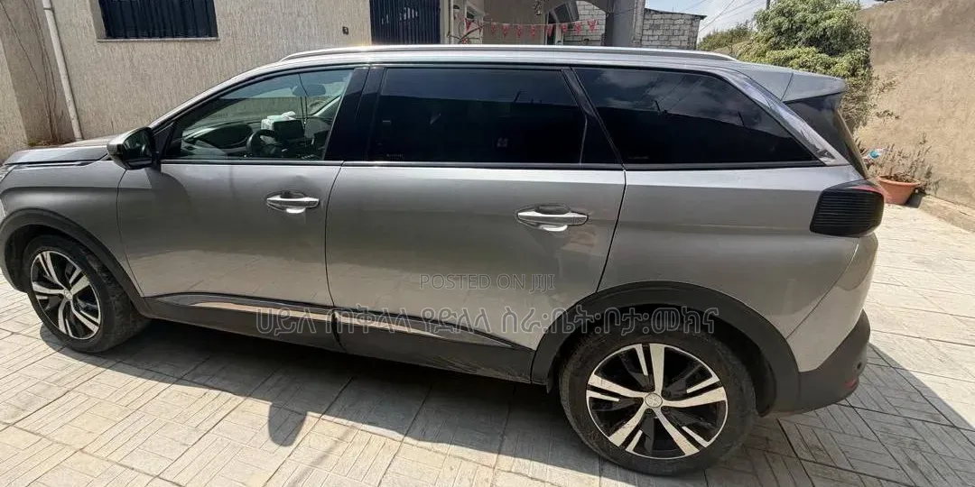 Peugeot 5008 2022 Gray