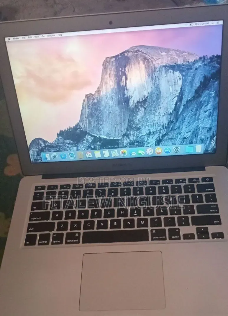 New Laptop Apple MacBook Air 2017 8GB Intel Core i7 SSD 128GB