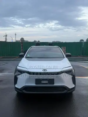 Toyota bZ4X 71.4 kWh AWD 2023 White