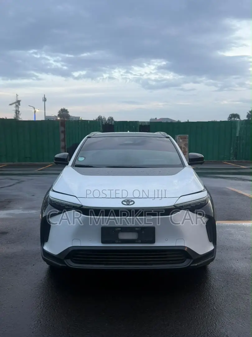 Toyota bZ4X 71.4 kWh AWD 2023 White