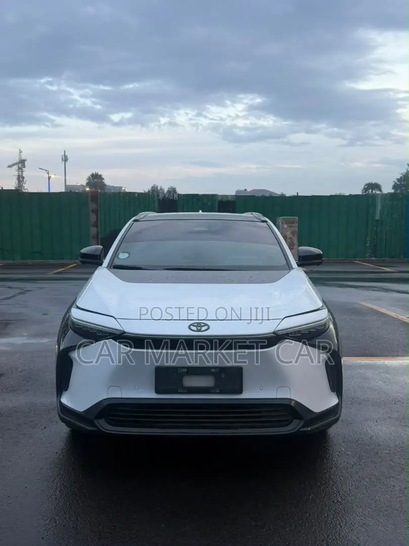 Toyota bZ4X 71.4 kWh AWD 2023 White