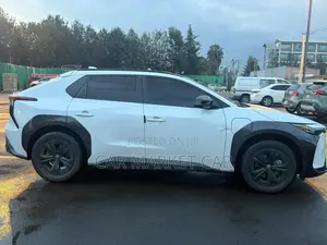Toyota bZ4X 71.4 kWh AWD 2023 White