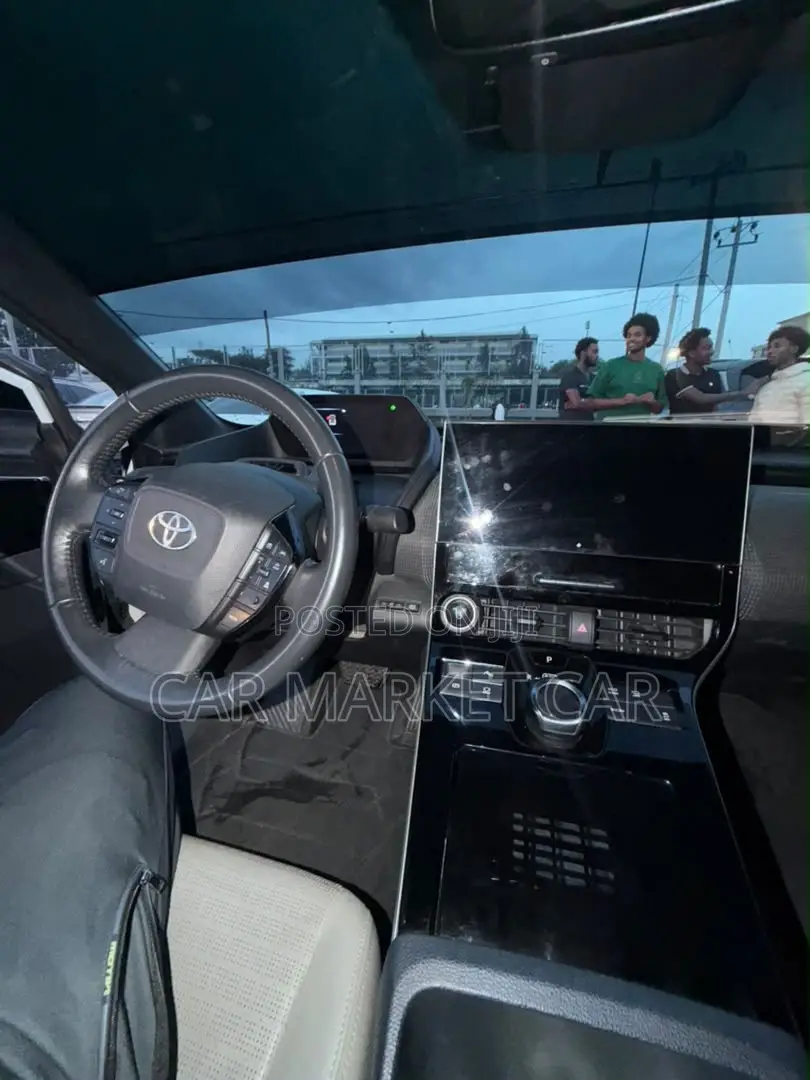 Toyota bZ4X 71.4 kWh AWD 2023 White