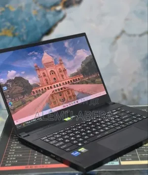 New Laptop MSI Creator 17 B11UE-224 32GB Intel Core i7 SSD 1T
