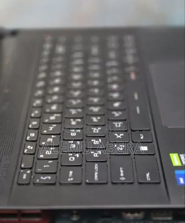 New Laptop MSI Creator 17 B11UE-224 32GB Intel Core i7 SSD 1T