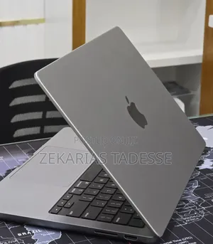 New Laptop Apple MacBook Pro 2024 M3 16GB Apple M3 Pro SSD 512GB