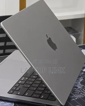 New Laptop Apple MacBook Air 2024 M3 8GB Apple M3 Pro SSD 512GB