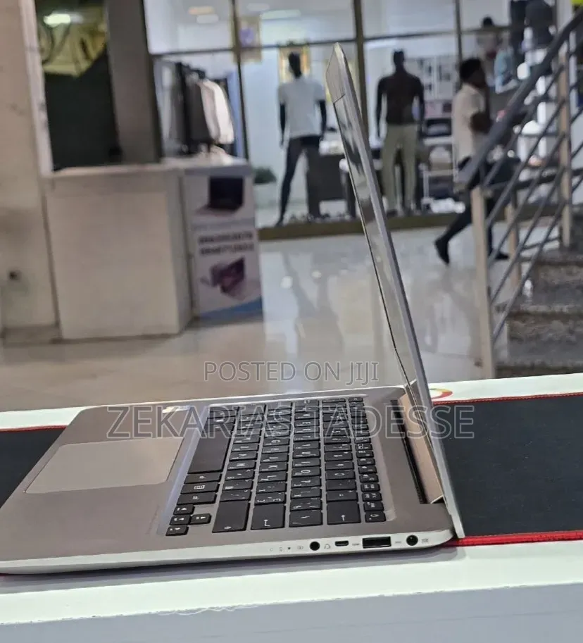 New Laptop Asus 8GB Intel Core i5 SSD 256GB