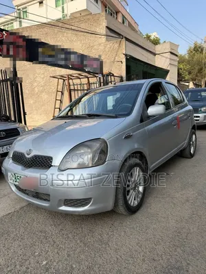 Toyota Vitz 2002 Silver