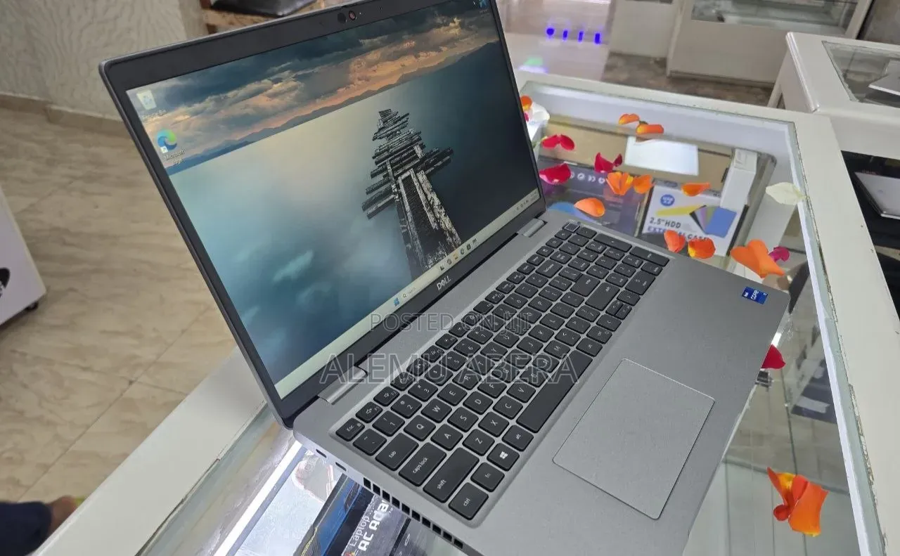 New Laptop Dell Precision 3560 16GB Intel Core i7 SSD 512GB