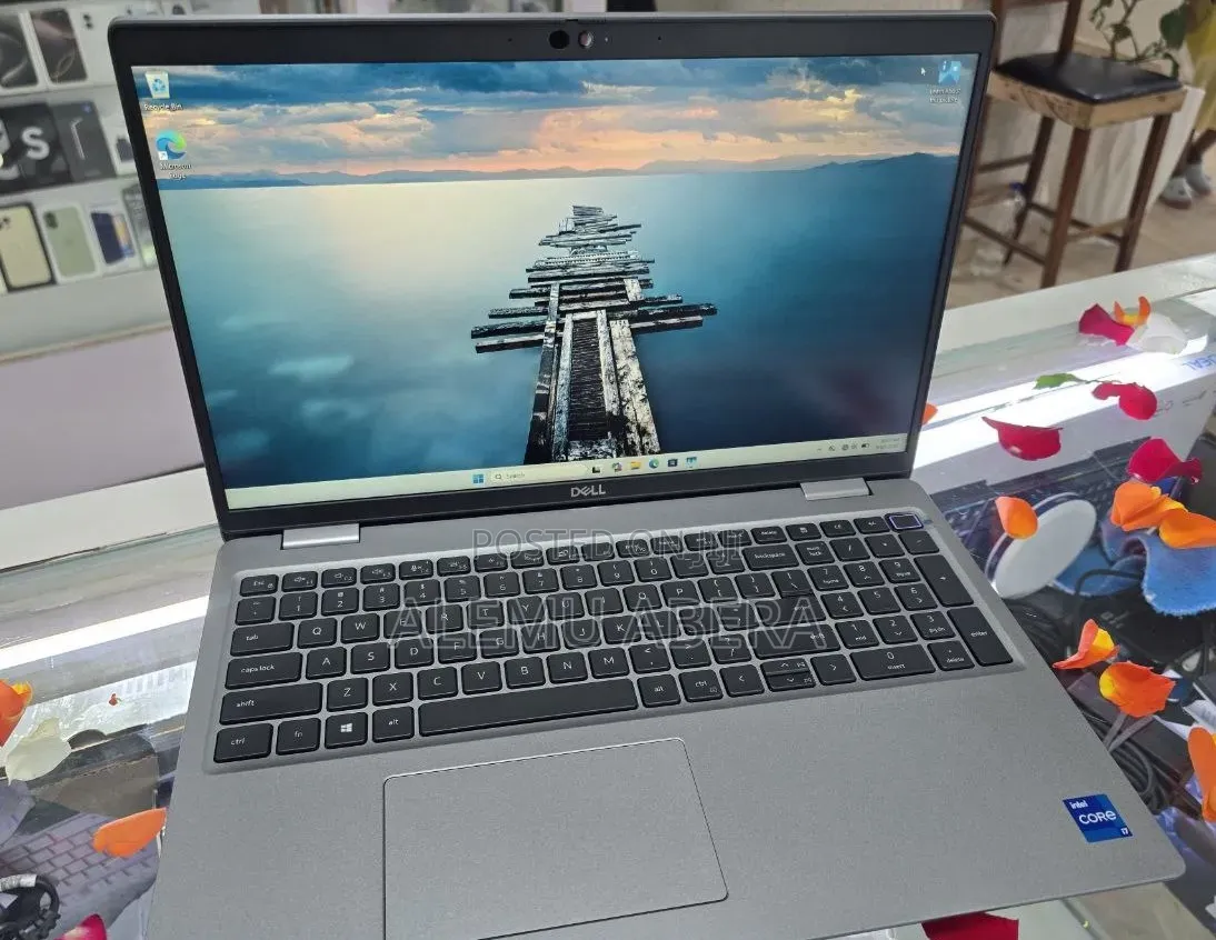 New Laptop Dell Precision 3560 16GB Intel Core i7 SSD 512GB