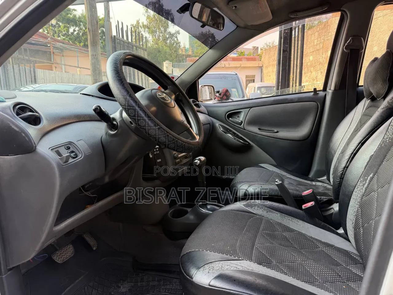 Toyota Vitz 2002 Silver