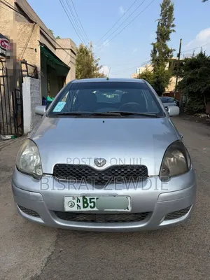 Toyota Vitz 2002 Silver
