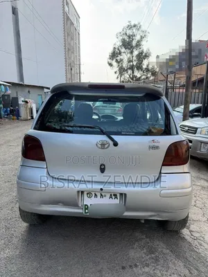 Toyota Vitz 2002 Silver