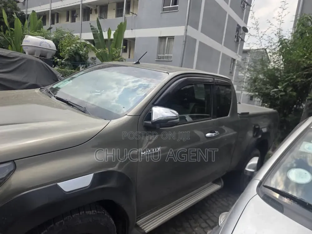 Toyota Hilux 2021 Green