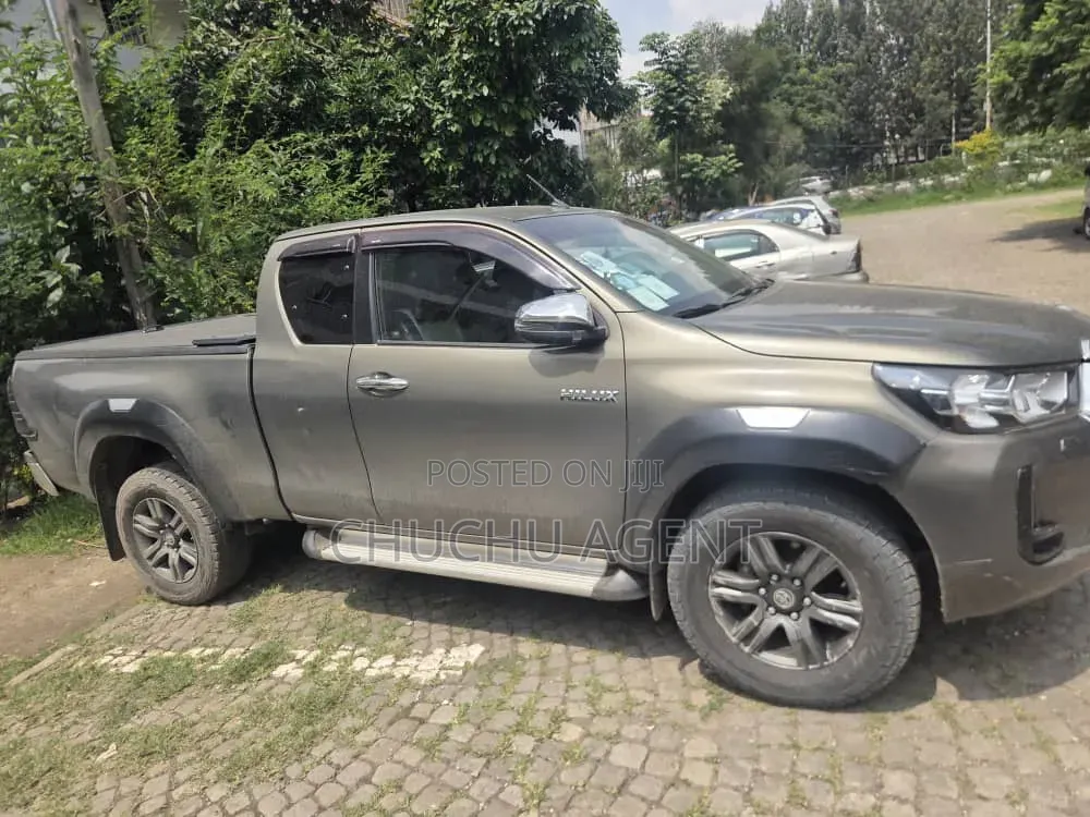 Toyota Hilux 2021 Green