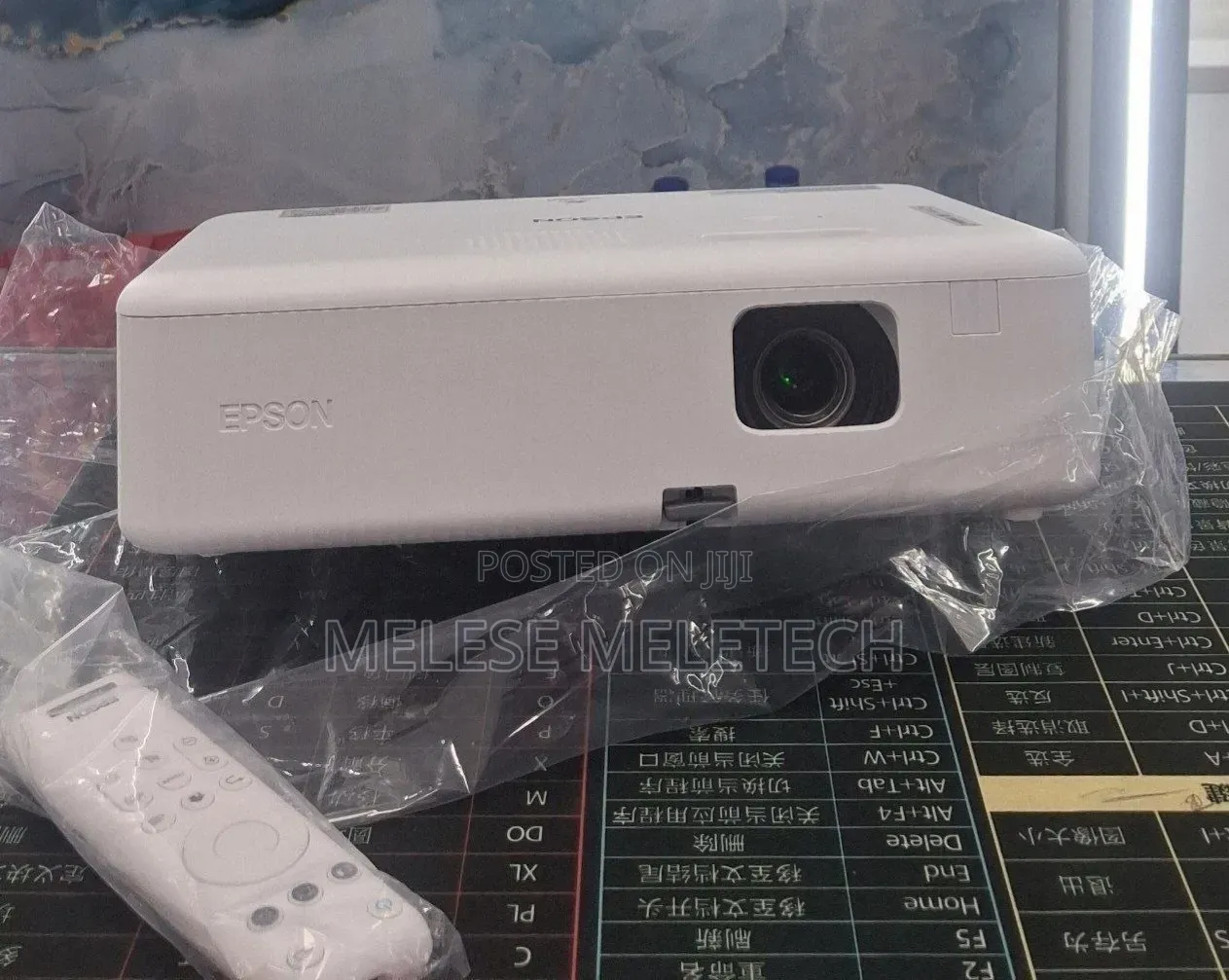 NEW Epson CO-W01 Projector