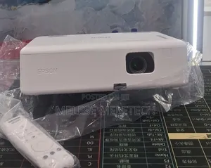 NEW Epson CO-W01 Projector