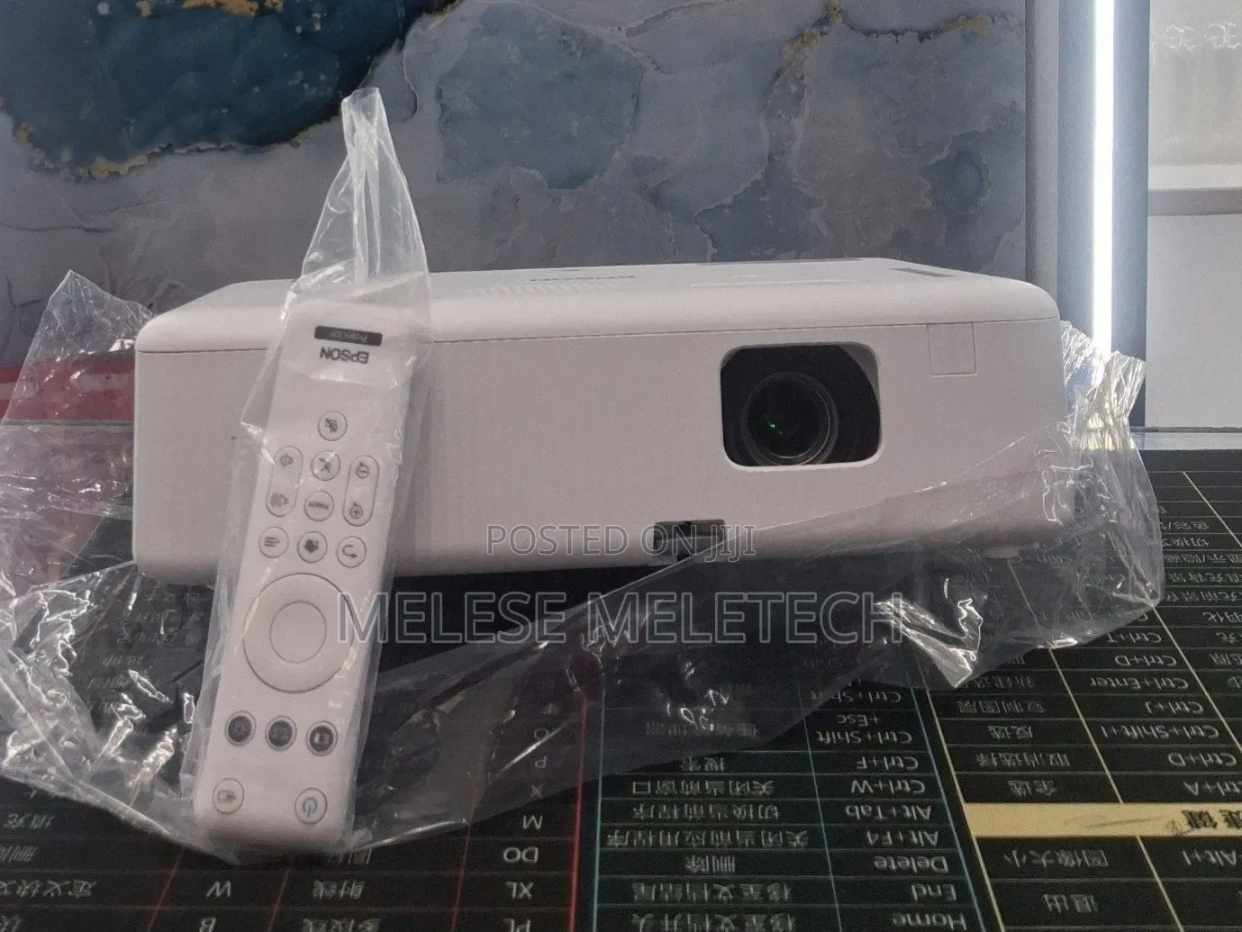 NEW Epson CO-W01 Projector