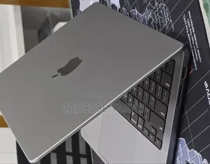 New Laptop Apple MacBook Pro 2023 M3 8GB Apple M3 Pro SSD 512GB