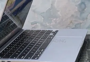 New Laptop Apple MacBook Air 2025 M4 16GB Intel Core i5 SSD 256GB