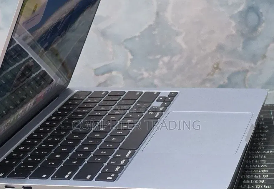 New Laptop Apple MacBook Air 2025 M4 16GB Intel Core i5 SSD 256GB