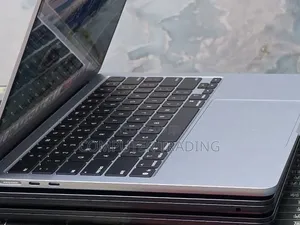 New Laptop Apple MacBook Air 2025 M4 16GB Intel Core i5 SSD 256GB