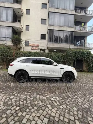 Mercedes-Benz EQC EQC400 4MATIC 2022 White