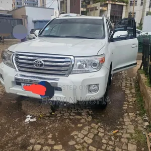 Toyota Land Cruiser 2011 White