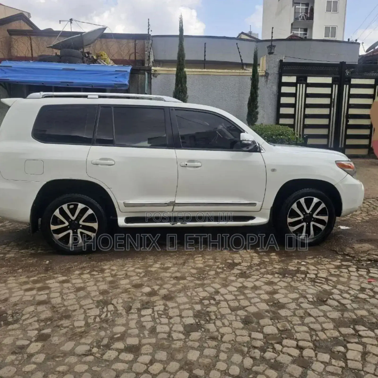 Toyota Land Cruiser 2011 White