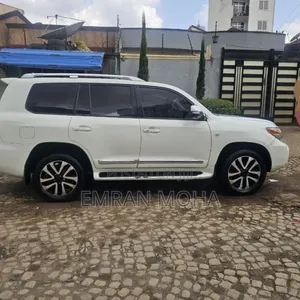 Toyota Land Cruiser 2011 White