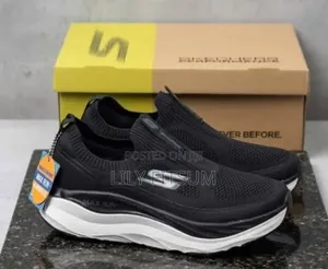 Skechers Shose on Hand