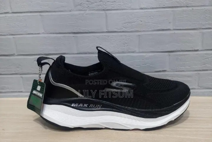 Skechers Shose on Hand