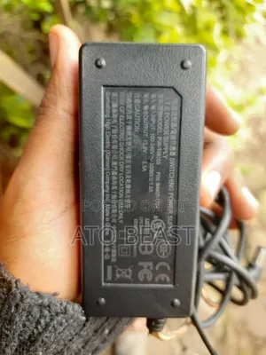 Switching Power Supply Adapter That Outputs 13.5V at 2.5A