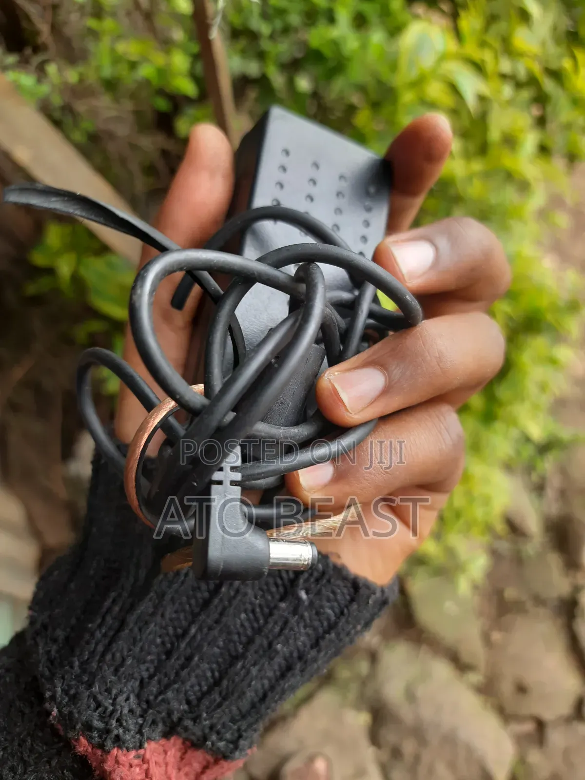 Switching Power Supply Adapter That Outputs 13.5V at 2.5A