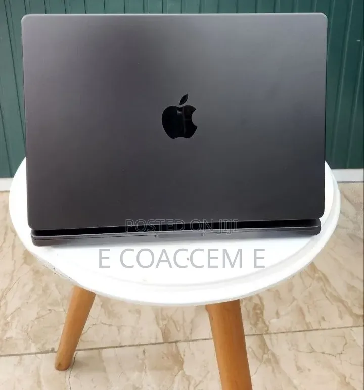 New Laptop Apple MacBook 18GB SSD 512GB