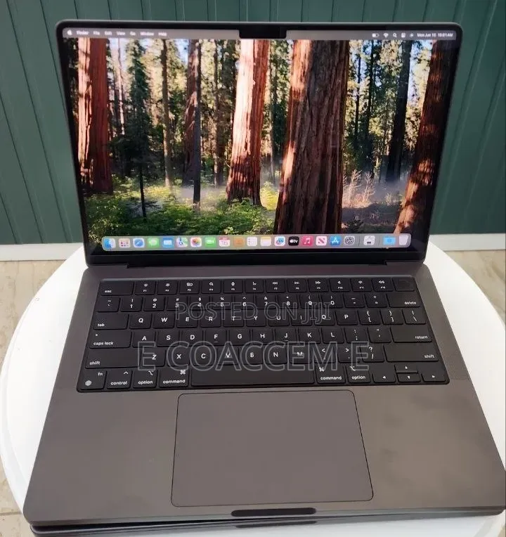 New Laptop Apple MacBook 18GB SSD 512GB