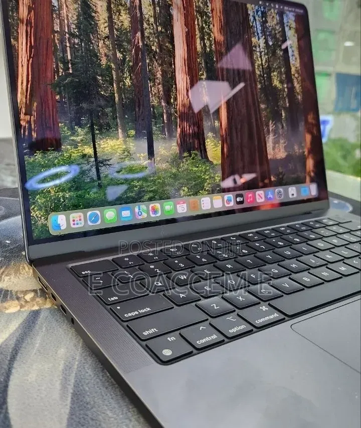 New Laptop Apple MacBook 18GB SSD 512GB