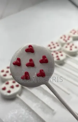 Cake Pops With Different Flavors for Kids