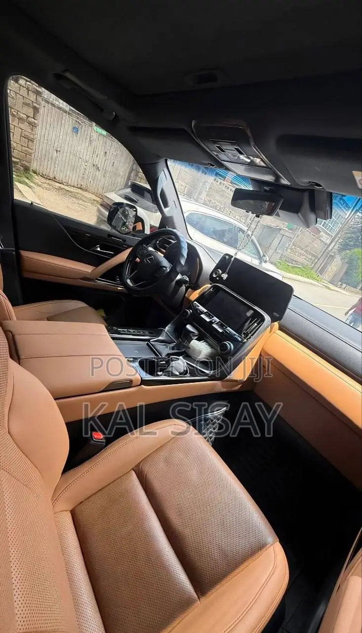 Lexus LX 2023 White