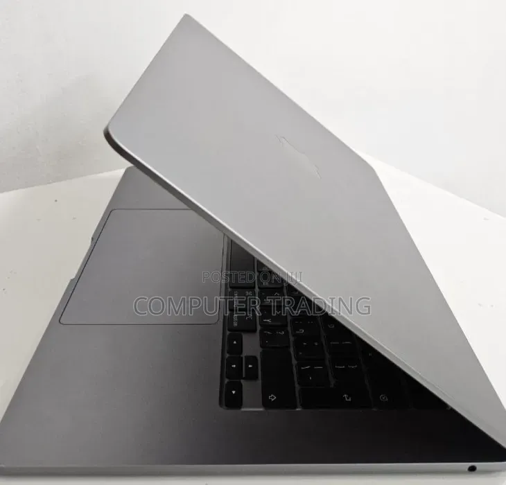 New Laptop Apple MacBook Air 2024 M3 8GB Intel Core i7 SSD 512GB