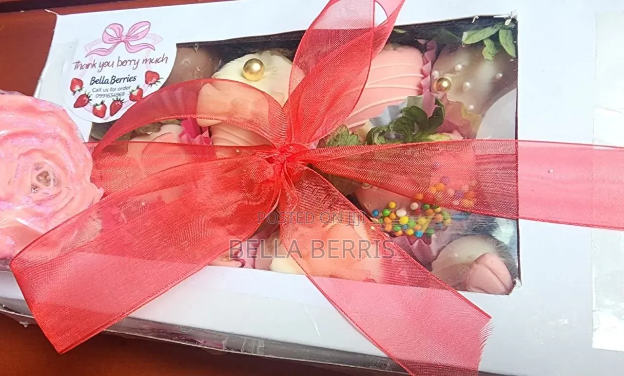 Chocolate Covered Strawberries With Box