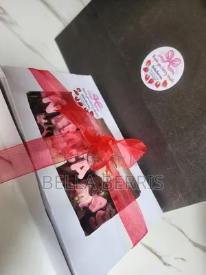 Chocolate Covered Strawberries With Box